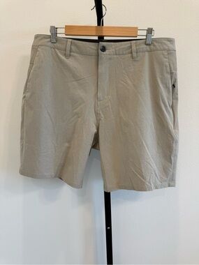 Vuori Men's Meta 8” Flat Front Performance Shorts Sz 36 Athlesiure Athletic